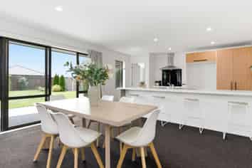 28 Burnham School Road, ROLLESTON