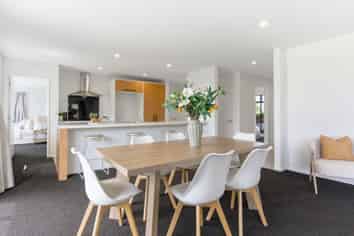 28 Burnham School Road, ROLLESTON