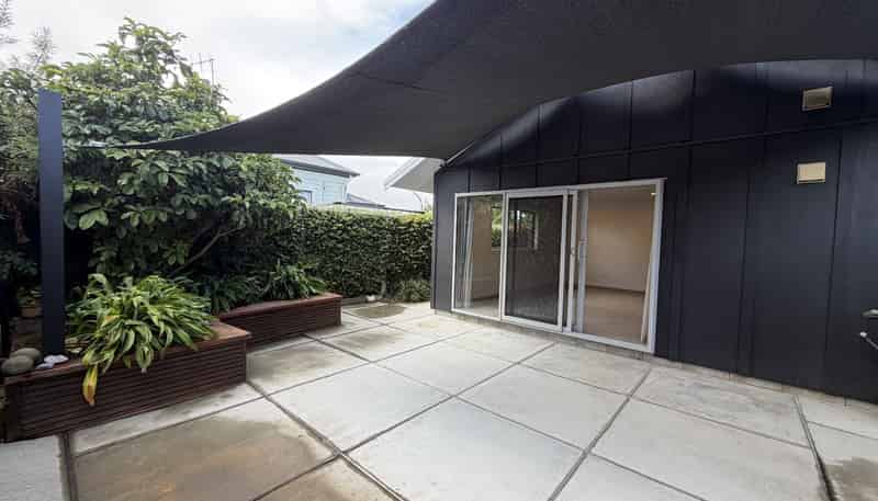 702A Oak Road, Akina