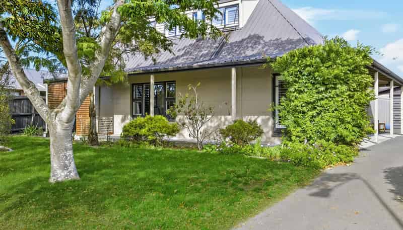 105 Royal Park Drive, PARKLANDS