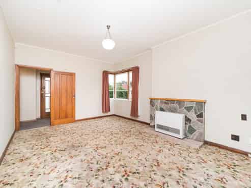 11 Savage Crescent, West End