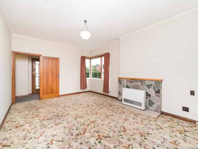 11 Savage Crescent, West End