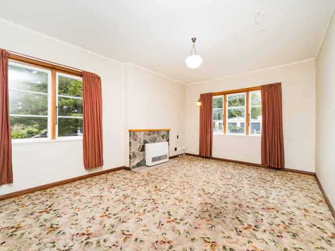 11 Savage Crescent, West End