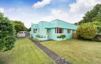 11 Savage Crescent, West End