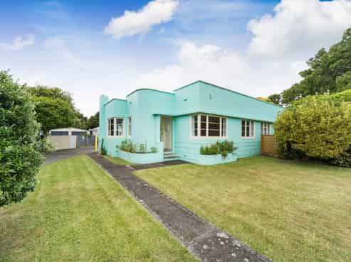 11 Savage Crescent, West End