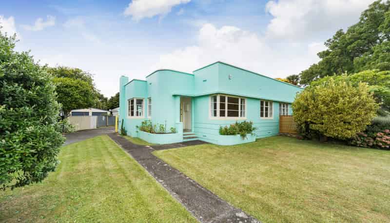 11 Savage Crescent, West End