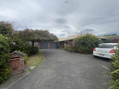 7 Bishops Close, Greenmeadows
