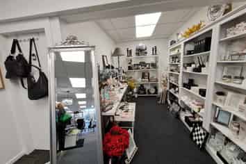 Kelburn Village retail