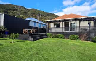 184 Whites Line East, Waiwhetu