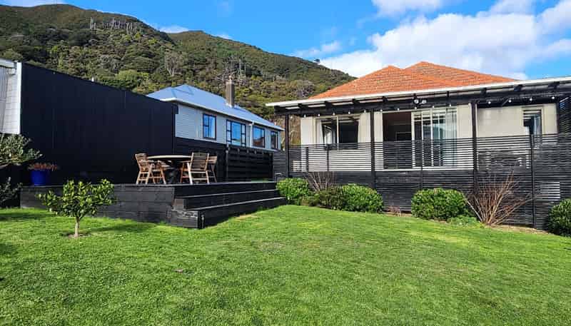 184 Whites Line East, Waiwhetu