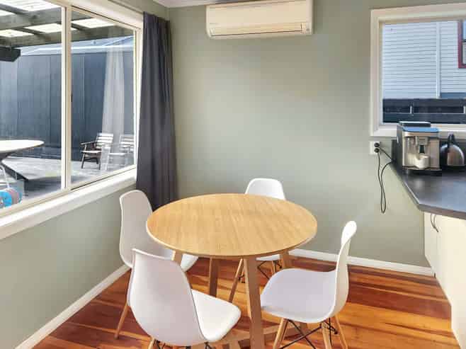 184 Whites Line East, Waiwhetu