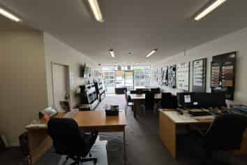 Ground Floor Showroom or Office Space