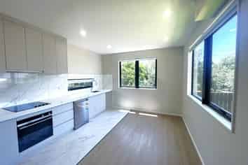 B/54 Royal View Road, Te Atatu South