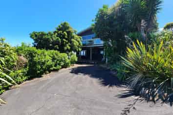 2/8 White Cliff Bay, Urenui