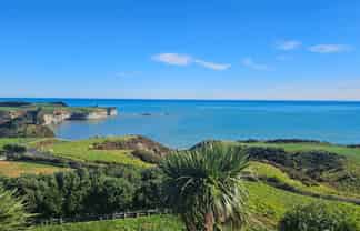 2/8 White Cliff Bay, Urenui