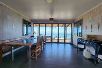 2/8 White Cliff Bay, Urenui