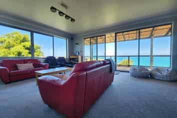2/8 White Cliff Bay, Urenui