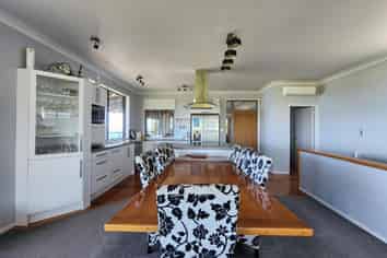 2/8 White Cliff Bay, Urenui
