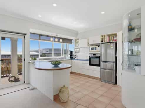 15 Diamond Head, Hairini