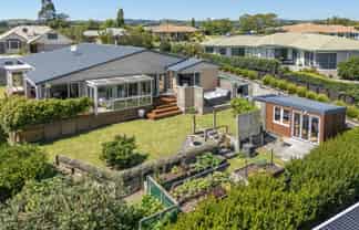 15 Diamond Head, Hairini