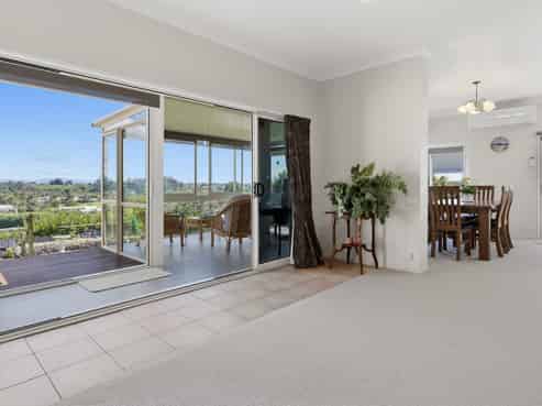 15 Diamond Head, Hairini