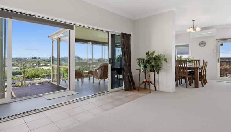 15 Diamond Head, Hairini