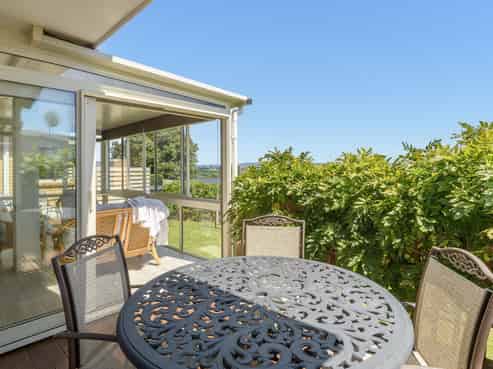 15 Diamond Head, Hairini