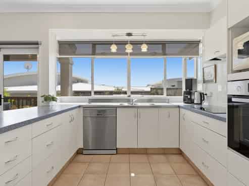 15 Diamond Head, Hairini