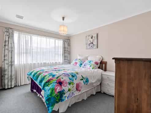 Flat 2/684 Main Road Stoke, Stoke