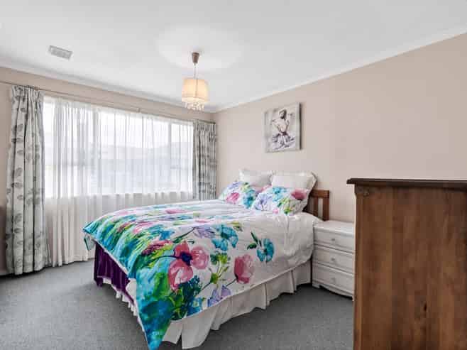 Flat 2/684 Main Road Stoke, Stoke