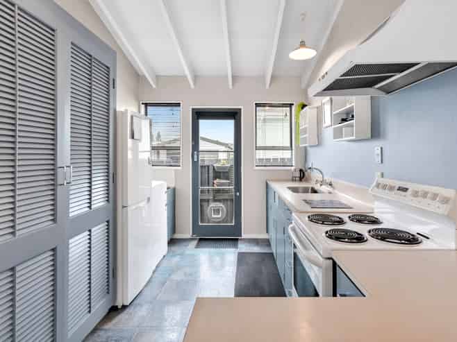 Flat 2/684 Main Road Stoke, Stoke