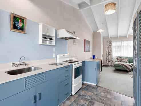 Flat 2/684 Main Road Stoke, Stoke