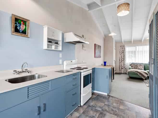 Flat 2/684 Main Road Stoke, Stoke