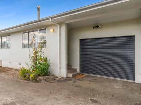 Flat 2/684 Main Road Stoke, Stoke