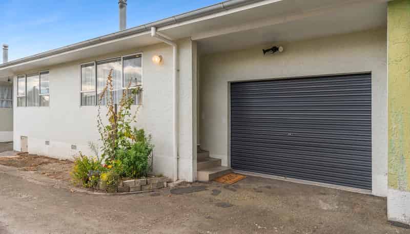 Flat 2/684 Main Road Stoke, Stoke