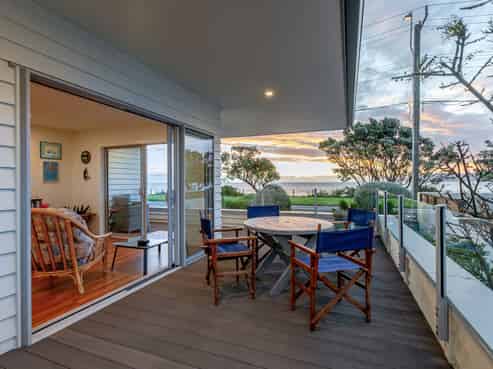 100 Marine Parade, Paraparaumu Beach