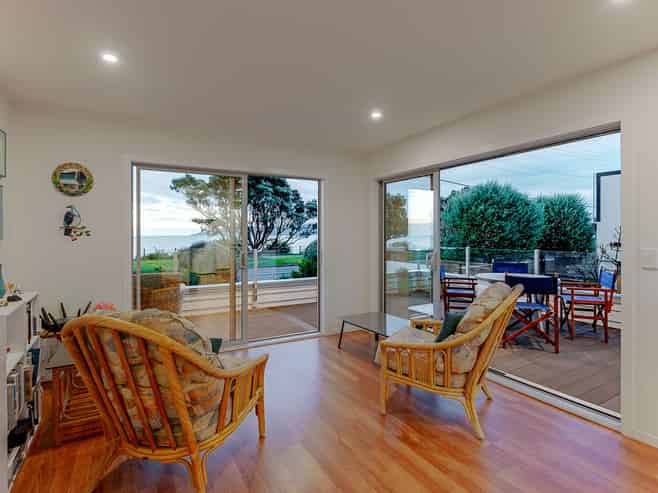 100 Marine Parade, Paraparaumu Beach