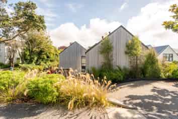 14 Lochiel Road, Khandallah