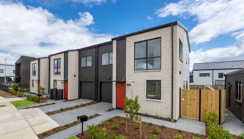 49 Nga Pona Toru Road, Flat Bush
