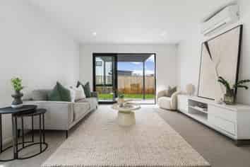 49 Nga Pona Toru Road, Flat Bush