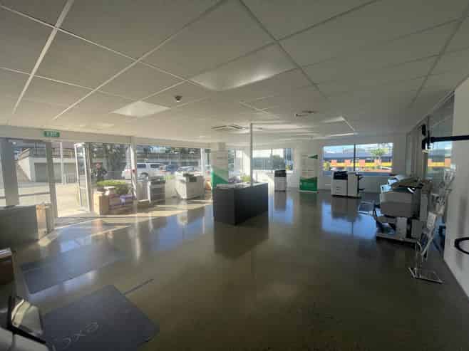 A grade office + 8 carparks!