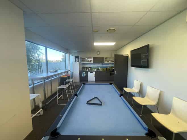 A grade office + 8 carparks!