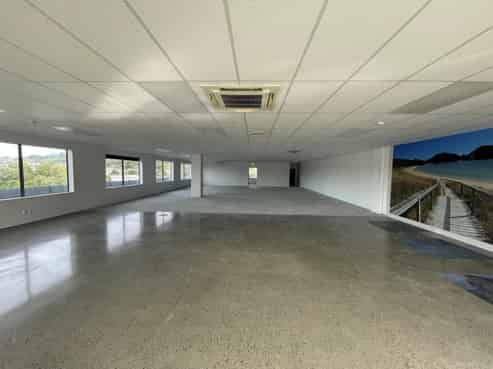 A grade office + 8 carparks!
