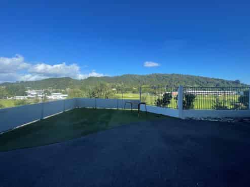 A grade office + 8 carparks!