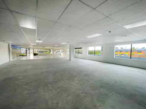 A grade office + 8 carparks!