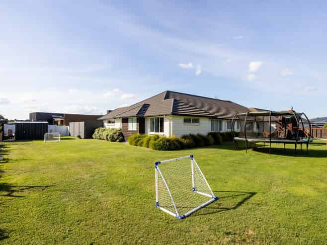 19 Mike Smith Drive, Cambridge