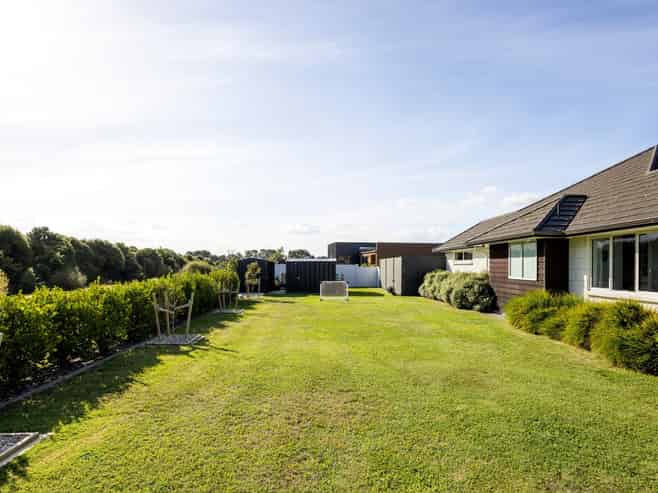 19 Mike Smith Drive, Cambridge