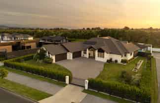 19 Mike Smith Drive, Cambridge