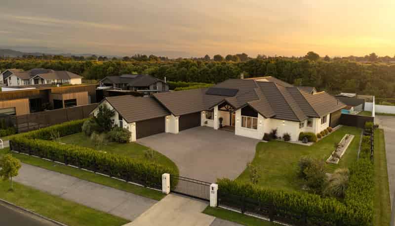 19 Mike Smith Drive, Cambridge