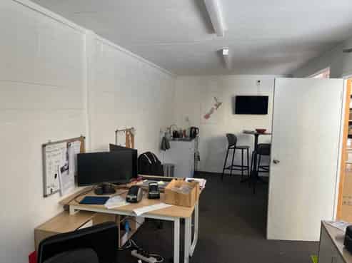 Great Warehouse, Great Yard, Great Value!